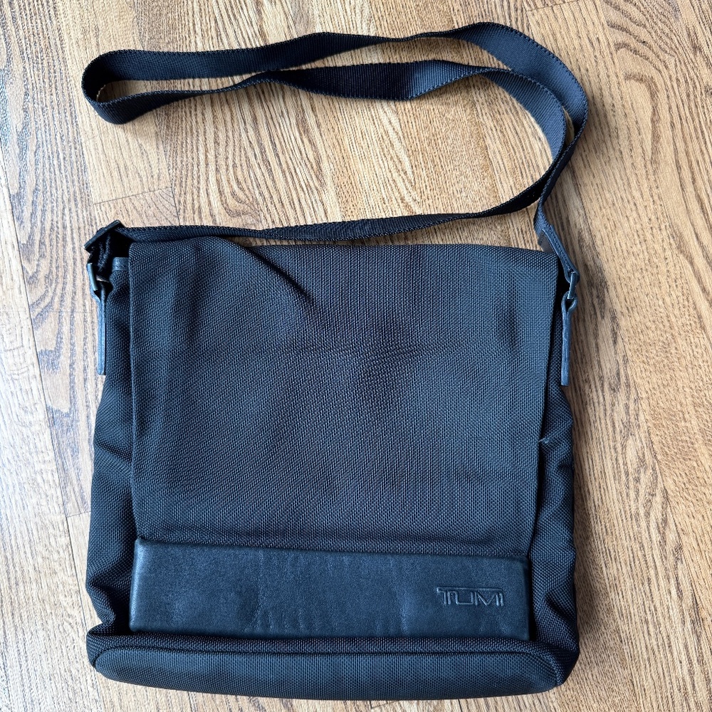 Tumi Vintage Leather Ballistic Nylon Messenger Bag - Black 4368D3